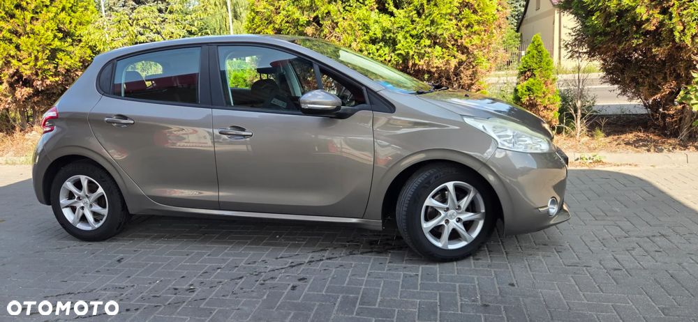 Peugeot 208 - 5