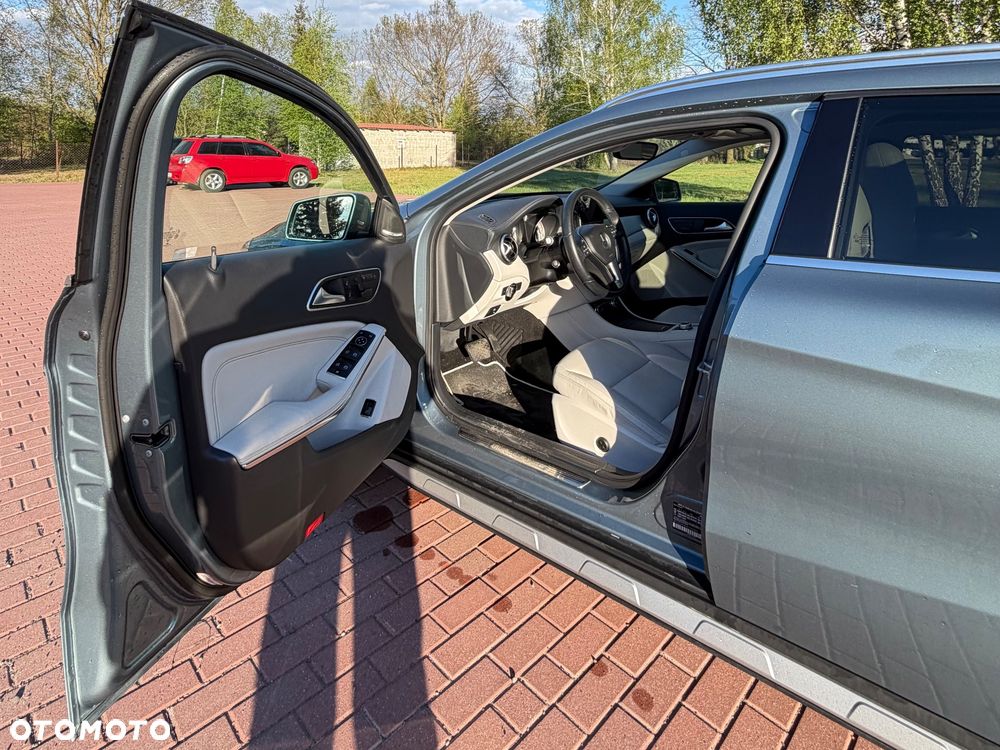 Mercedes-Benz GLA 250 4Matic 7G-DCT AMG Line - 23