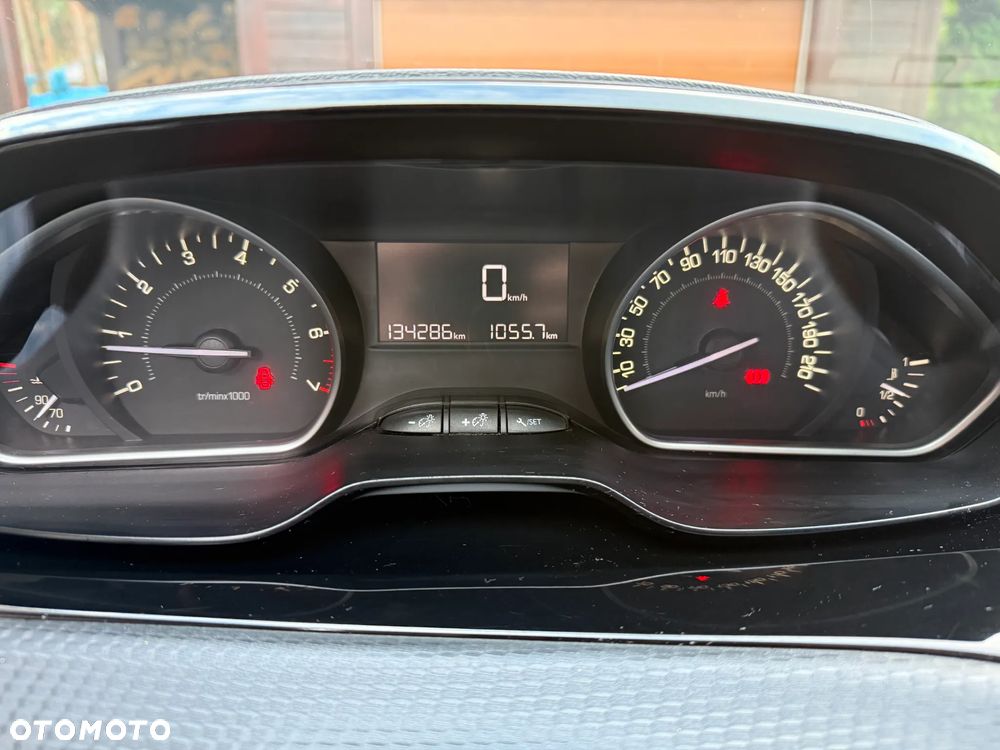 Peugeot 2008 1.2 Pure Tech Active S&S - 7