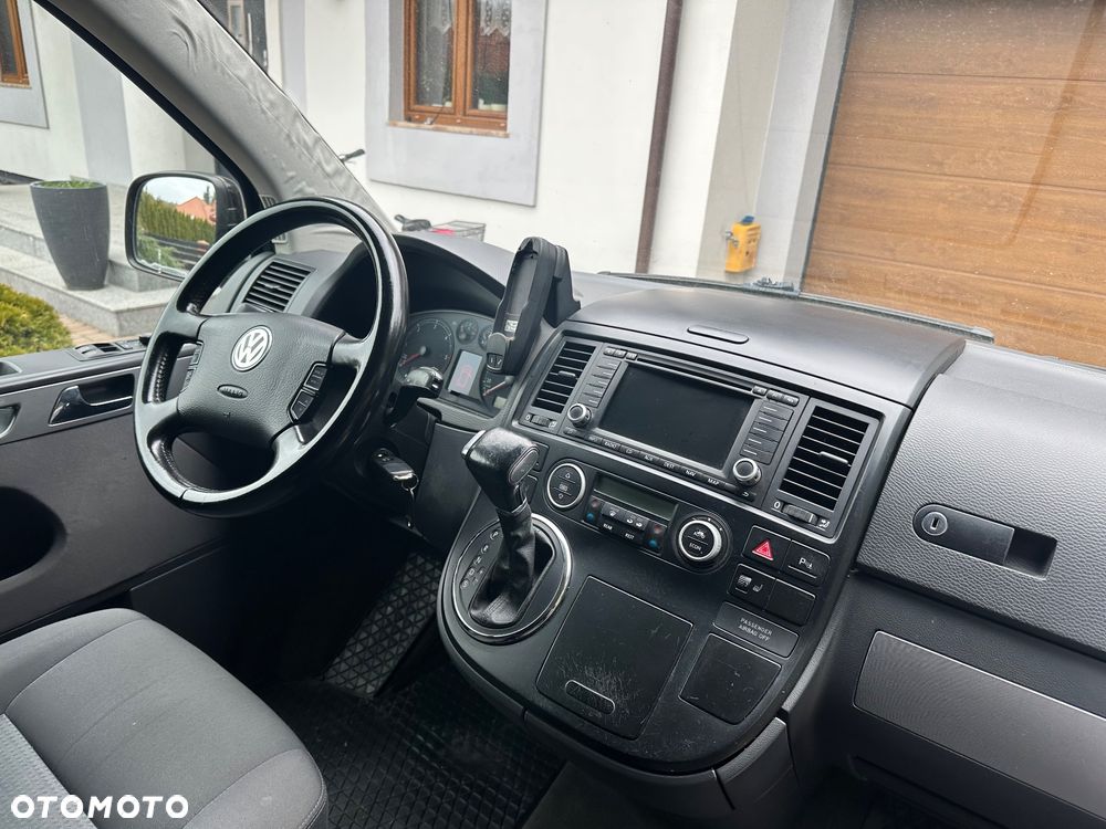 Volkswagen Multivan - 10
