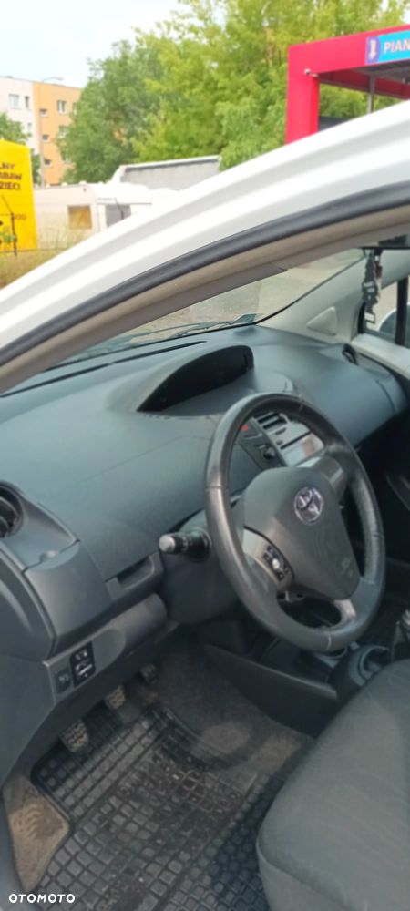 Toyota Yaris - 17