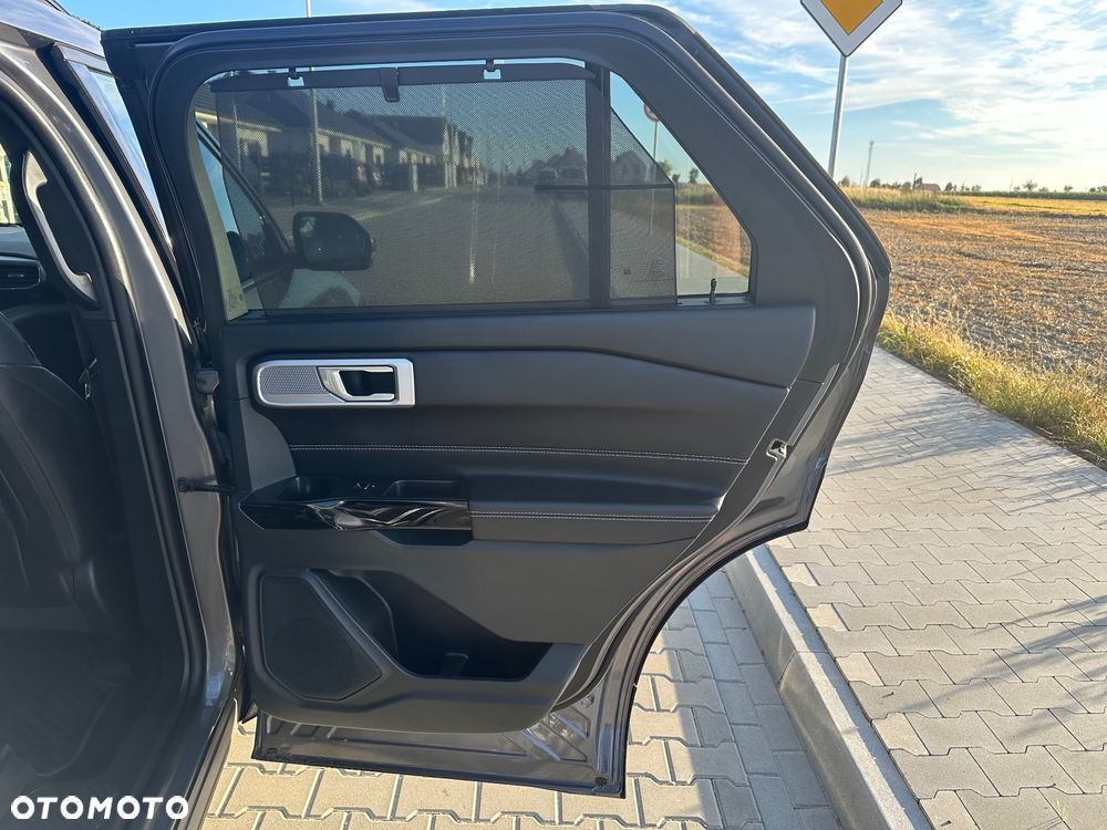 Ford Explorer - 16