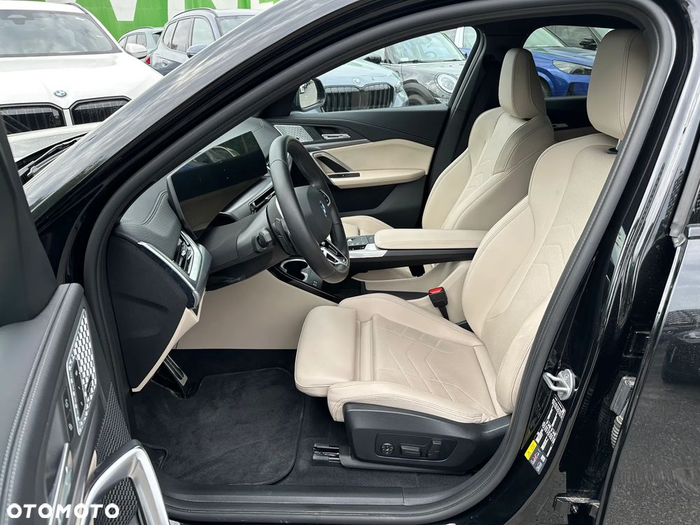 BMW iX2 eDrive20 66.5kWh M Sport - 7