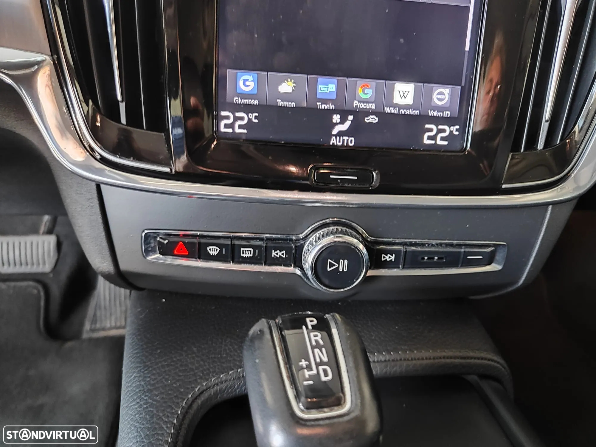 Volvo V90 2.0 D4 Momentum Geartronic - 31