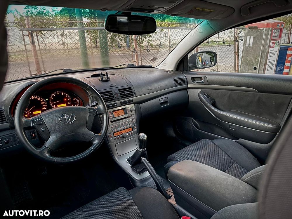 Toyota Avensis 1.8 Executiv - 9