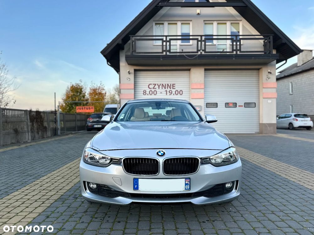 BMW Seria 3 318d Luxury Line - 2