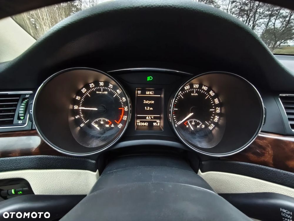 Skoda Superb 2.0 TDI PD Elegance - 30