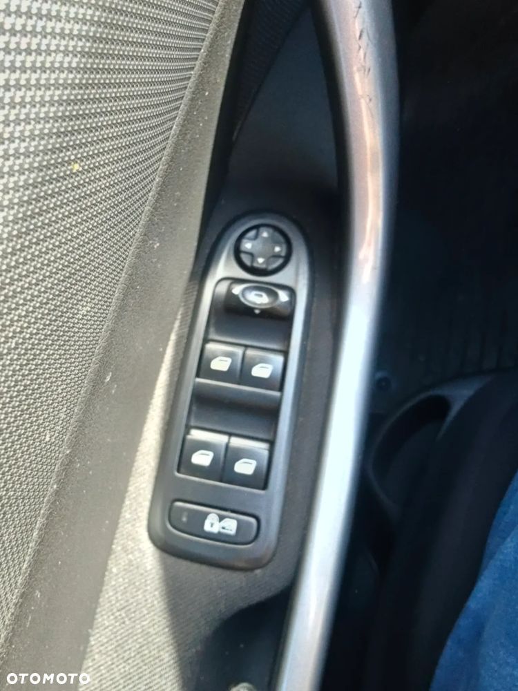 Peugeot 308 1.6 e-HDi Active S&S - 13