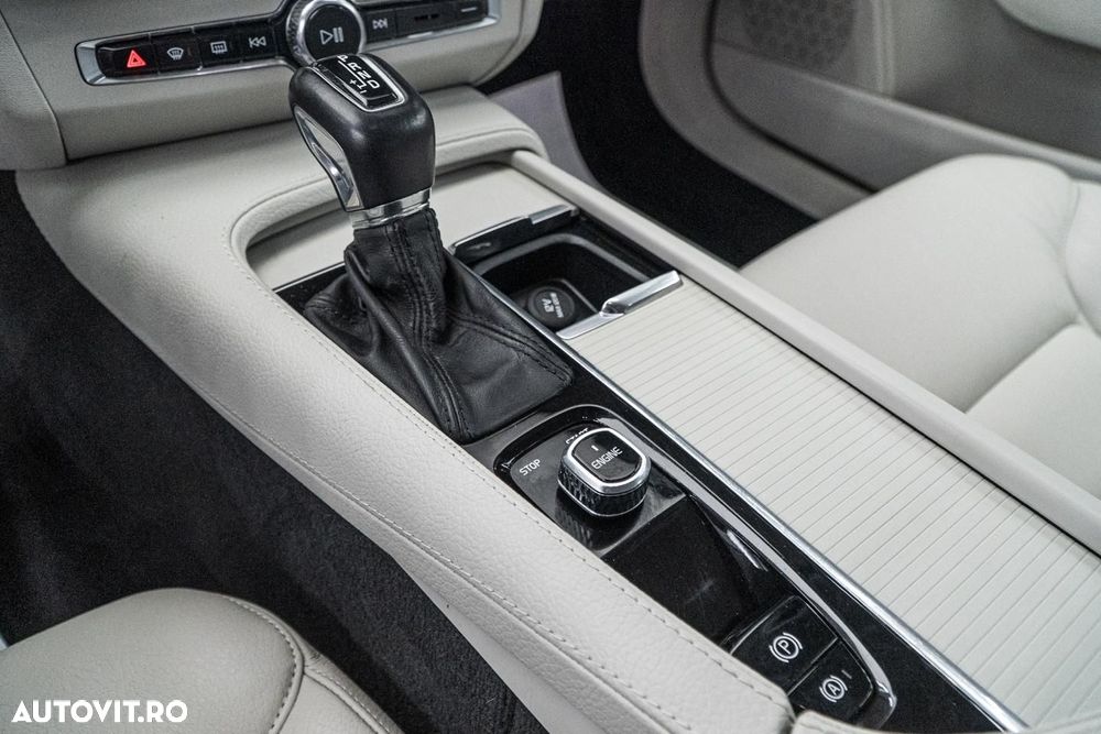 Volvo V90 D3 Geartronic Momentum Pro - 25