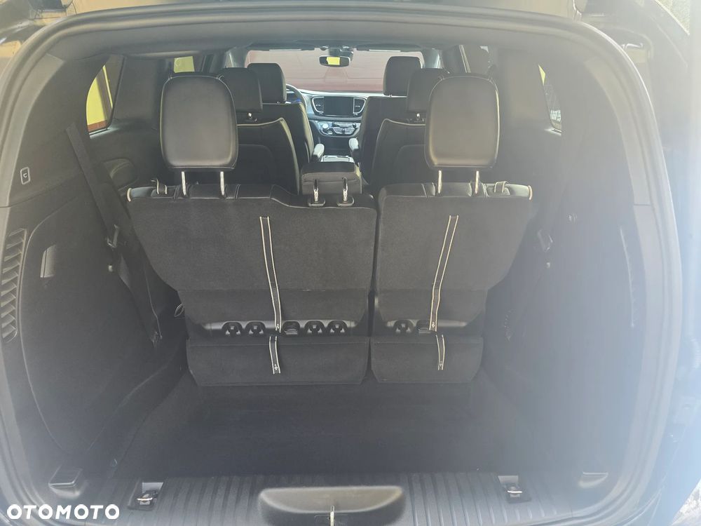 Chrysler Pacifica - 17