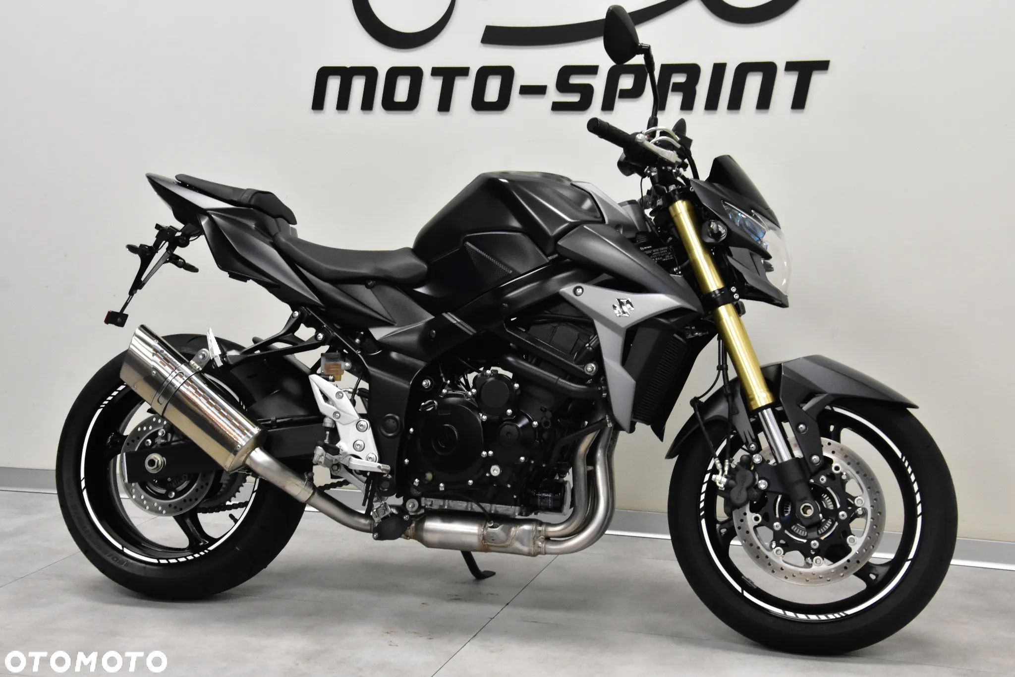 Suzuki GSR - 3