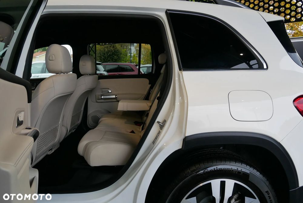 Mercedes-Benz GLB 250 4Matic 8G-DCT - 10