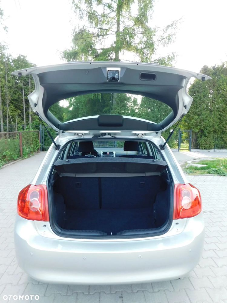 Toyota Auris 1.6 VVT-i Executive - 26