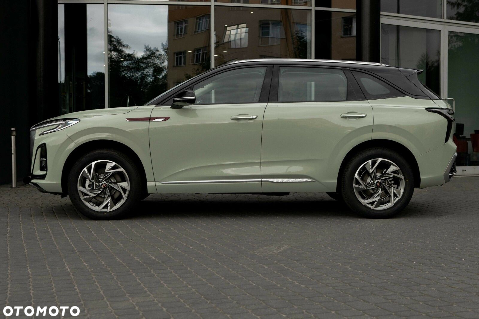 Hongqi HS3 - 12