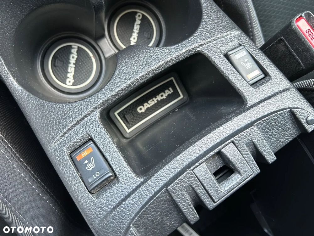 Nissan Qashqai 1.3 DIG-T N-Connecta EU6d - 28