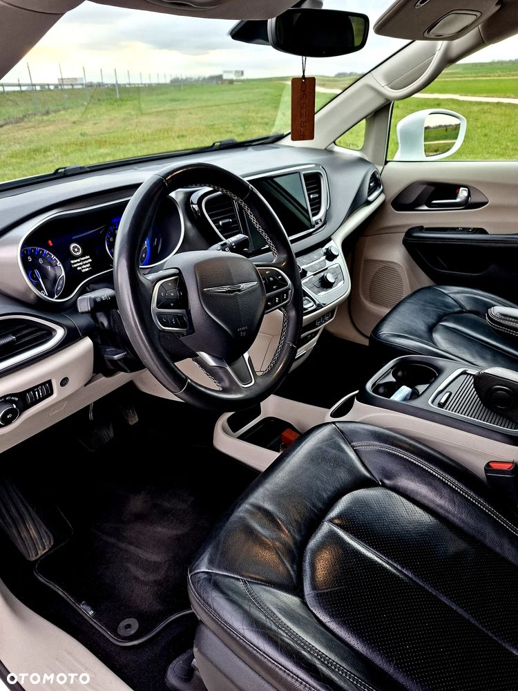 Chrysler Pacifica - 21