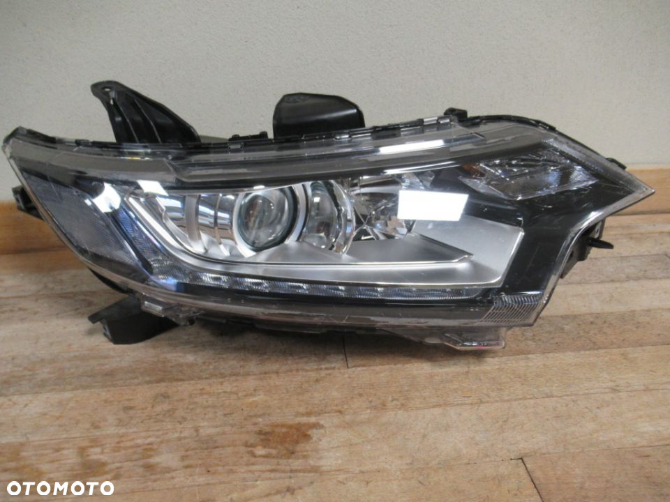 LAMPA PRZEDNIA PRZÓD PRAWA MITSUBISHI OUTLANDER III LIFT 2015- - 2