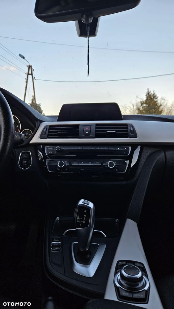 BMW Seria 3 320d xDrive - 16