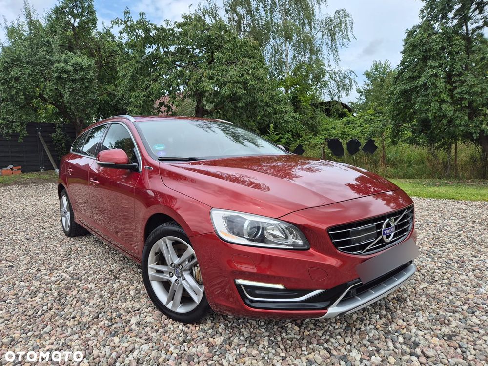 Volvo V60 D6 AWD Plug-in Hybrid R-Design Summum - 2