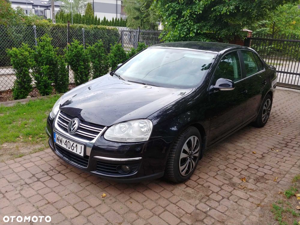 Volkswagen Jetta - 1
