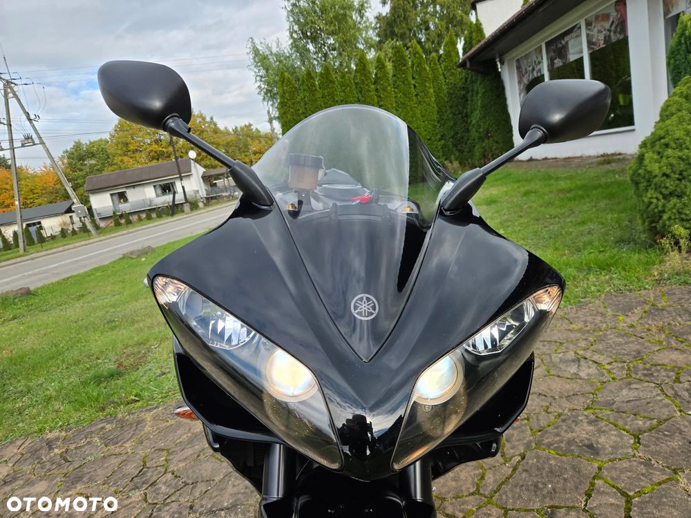 Yamaha R1 - 23