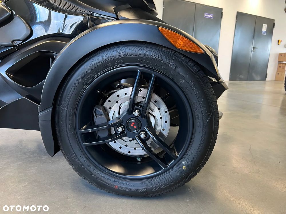 Can-Am Spyder - 10