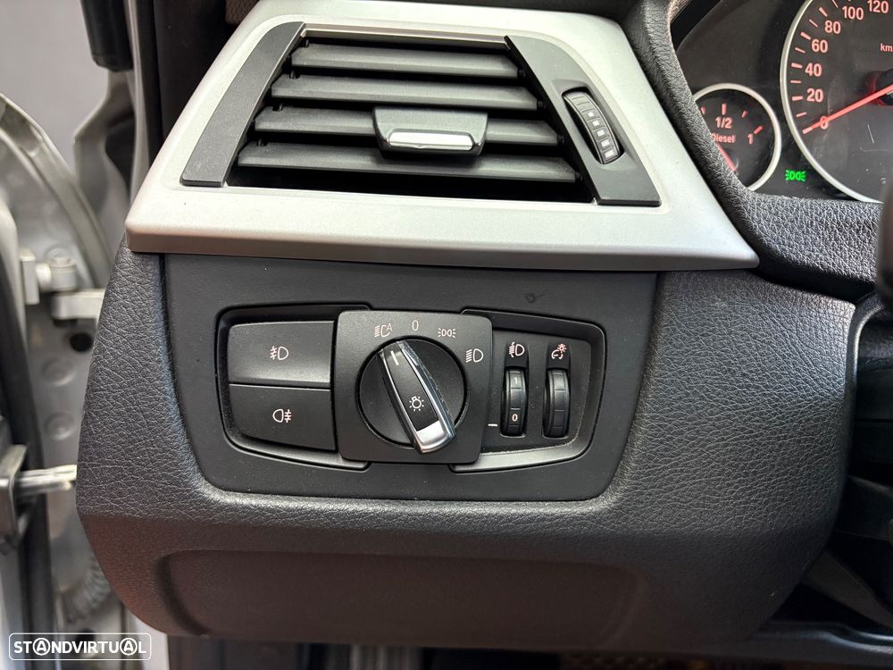 BMW 320 d Touring Aut. Sport Line - 48