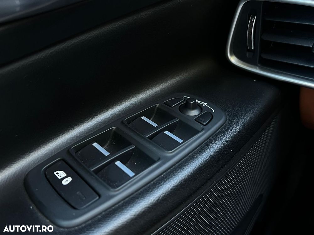 Jaguar XE 20d Aut. Portfolio - 27