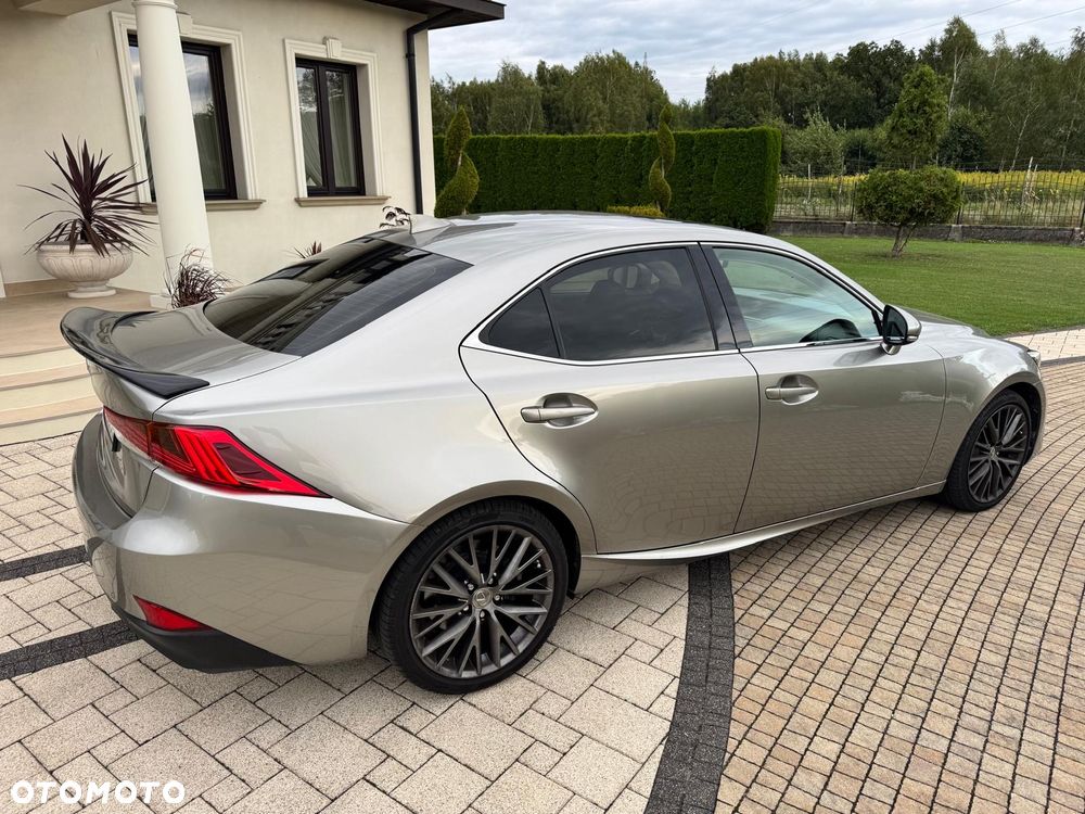 Lexus IS - 6