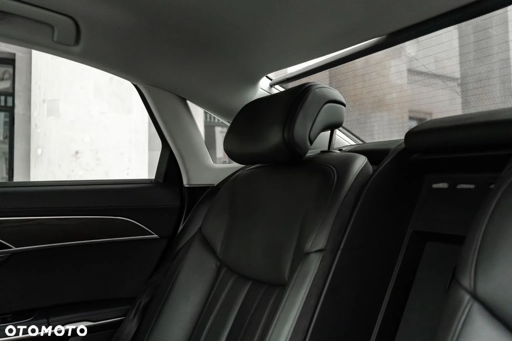 Audi A8 - 40