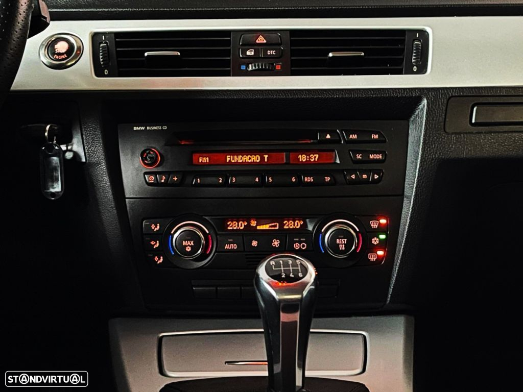 BMW 320 i Coupe - 30