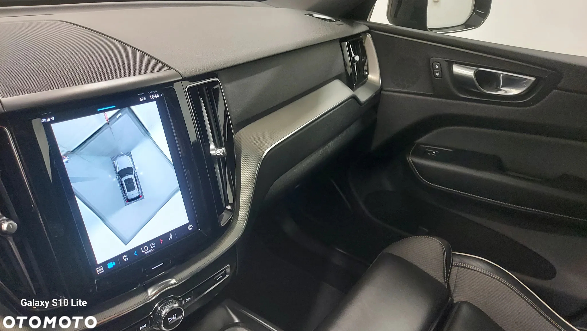 Volvo XC 60 B4 D Plus Dark - 22