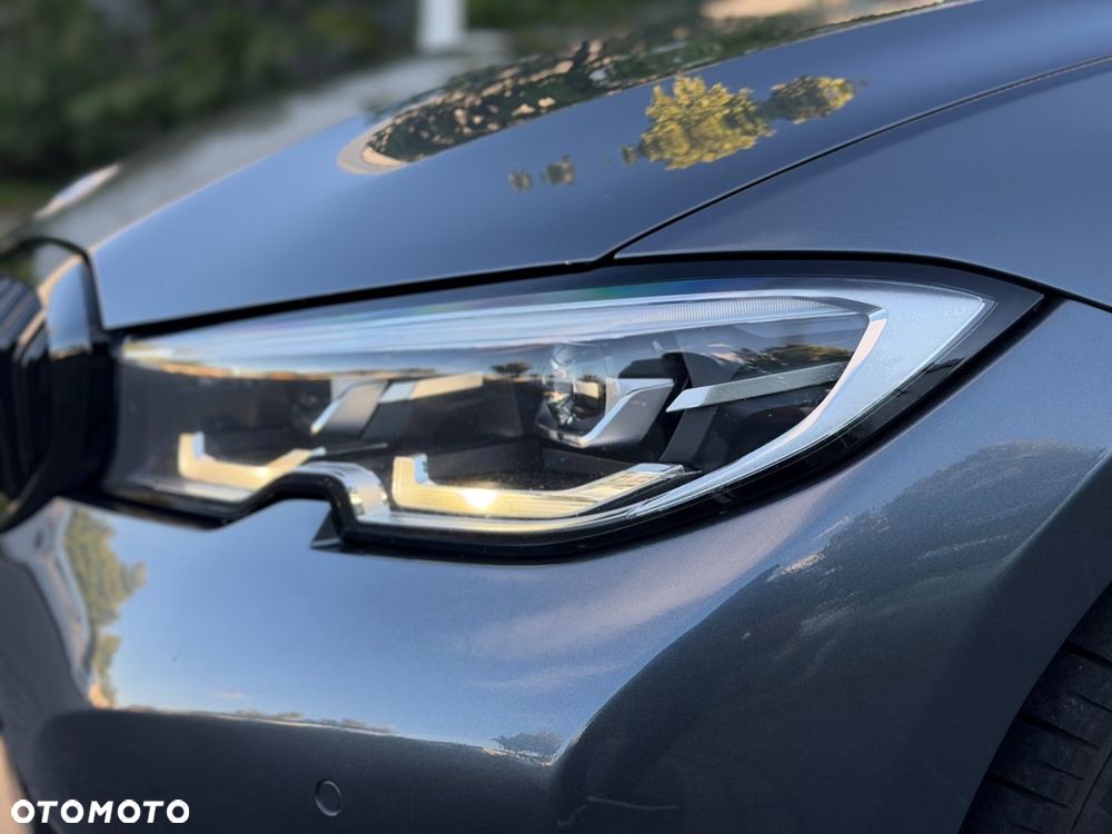 BMW Seria 3 330i Sport Line - 10