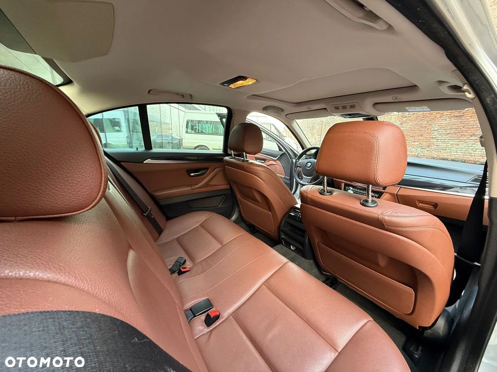 BMW Seria 5 520d Luxury Line - 12