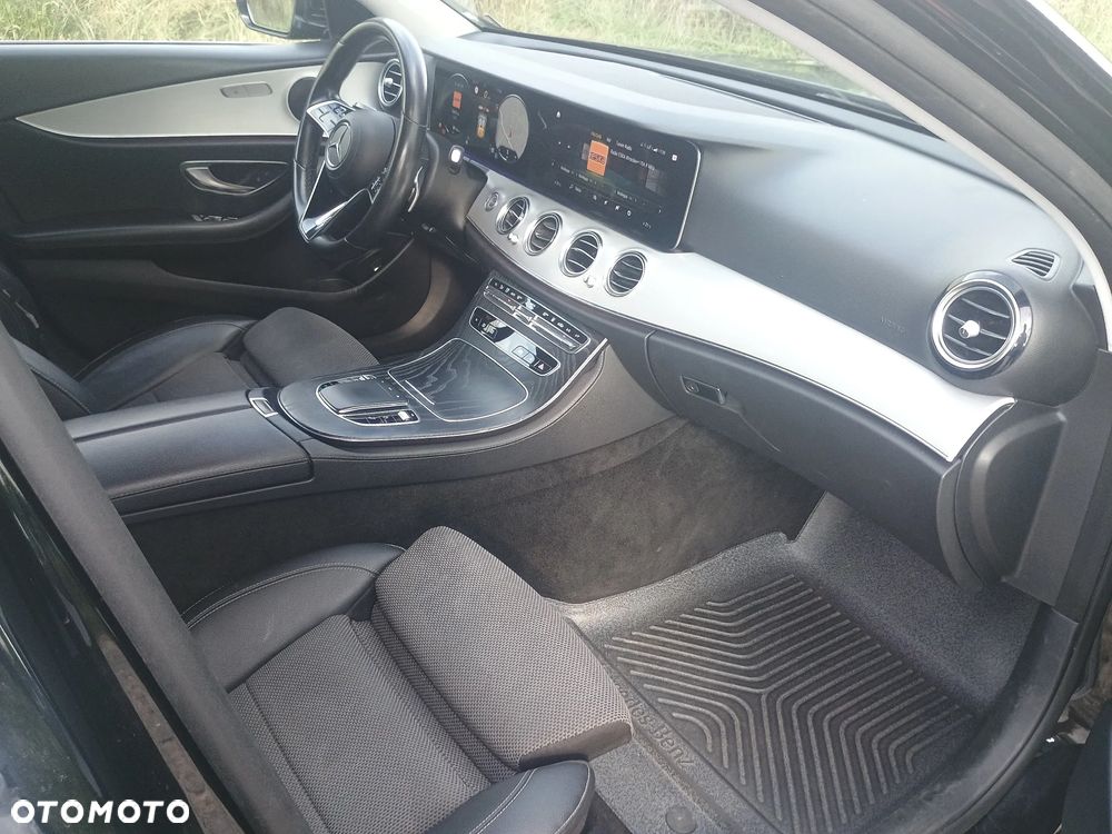 Mercedes-Benz Klasa E 220 d T 9G-TRONIC Avantgarde - 13