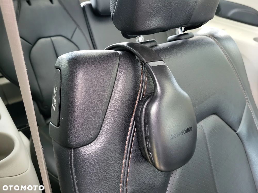 Chrysler Pacifica - 32