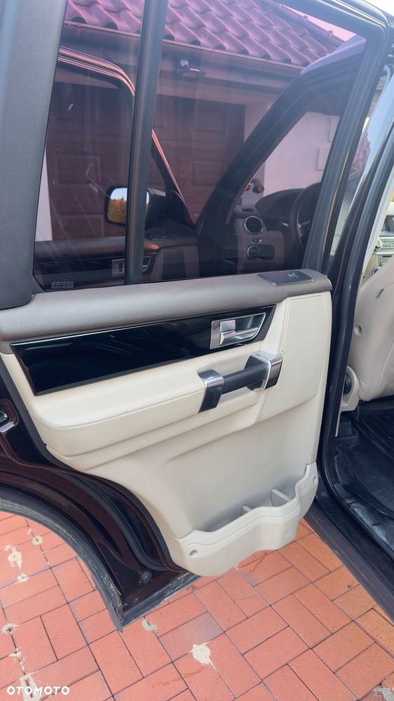 Land Rover Discovery 3.0D V6 SE - 25