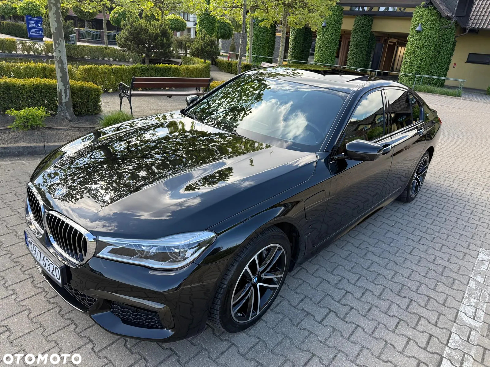 BMW Seria 7 740e iPerformance - 29