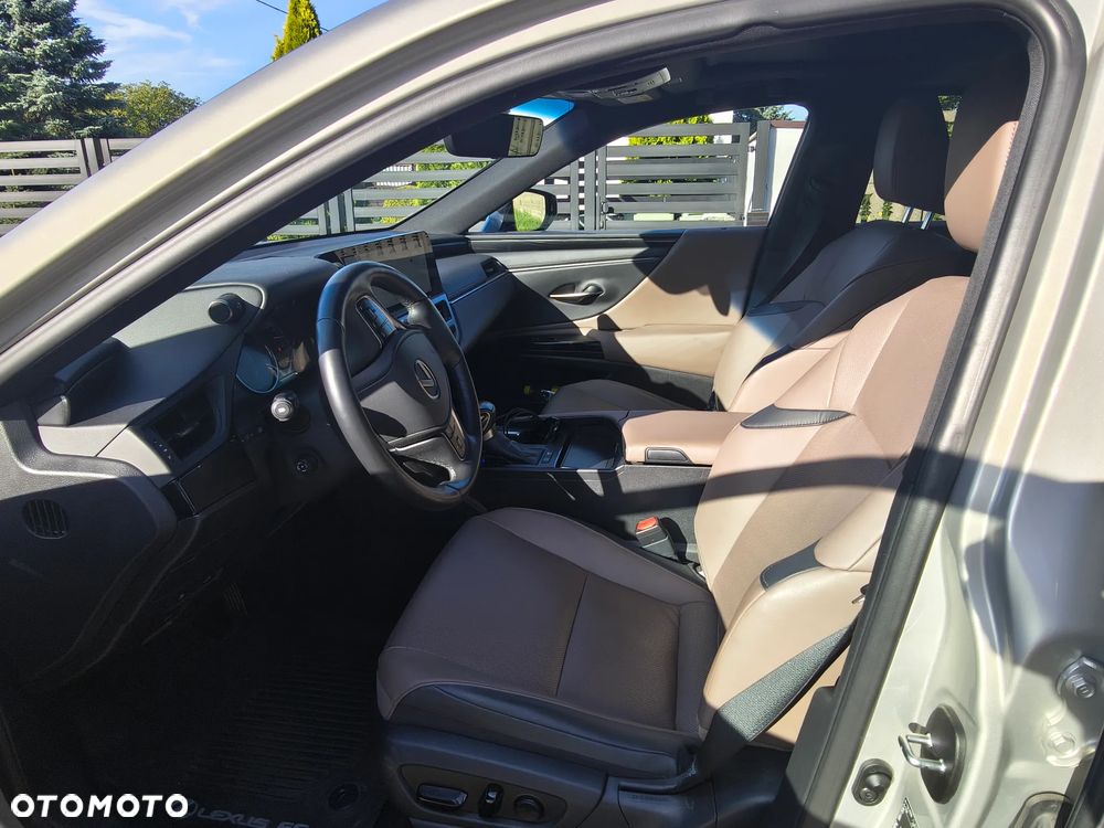 Lexus ES 300h Business Edition - 10