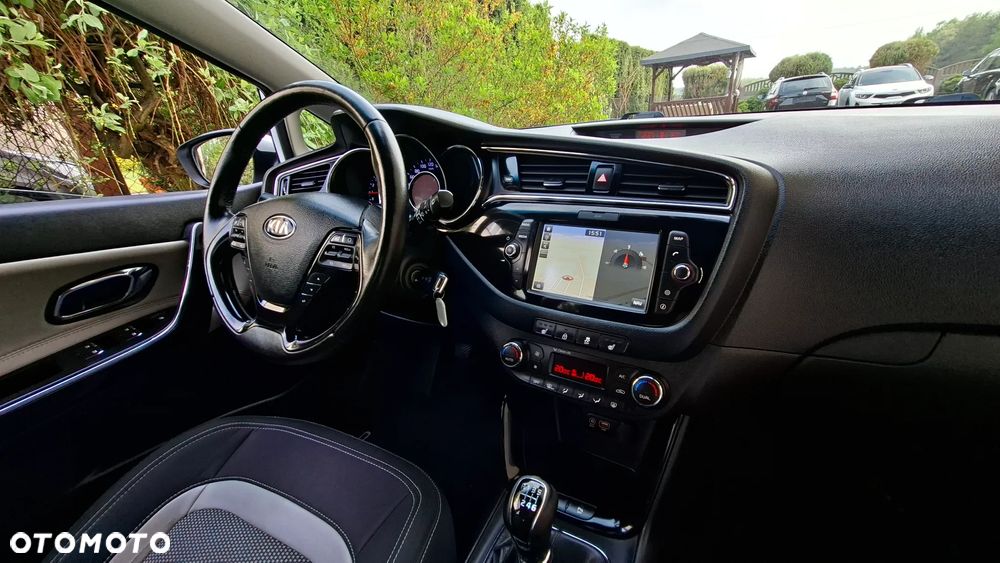 Kia Ceed 1.6 CRDi 136 ISG Dream-Team Edition - 16