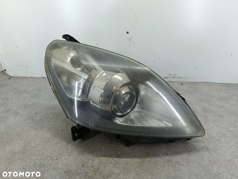 LAMPA PRZÓD PRAWA XENON OPEL ZAFIRA B 13252471 13153357 0301214282  AL  GM - 2