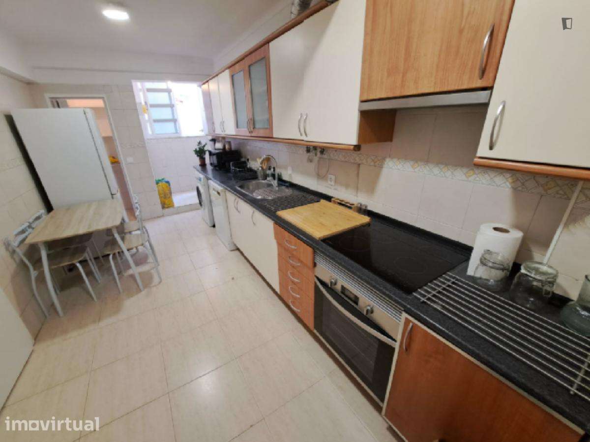 Quarto - localizado em Algés Lisbon - Grande imagem: 4/6