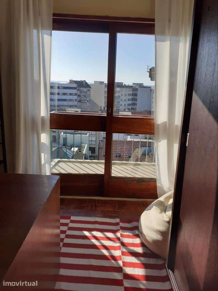Quarto - localizado em Matosinhos Porto - Grande imagem: 4/14