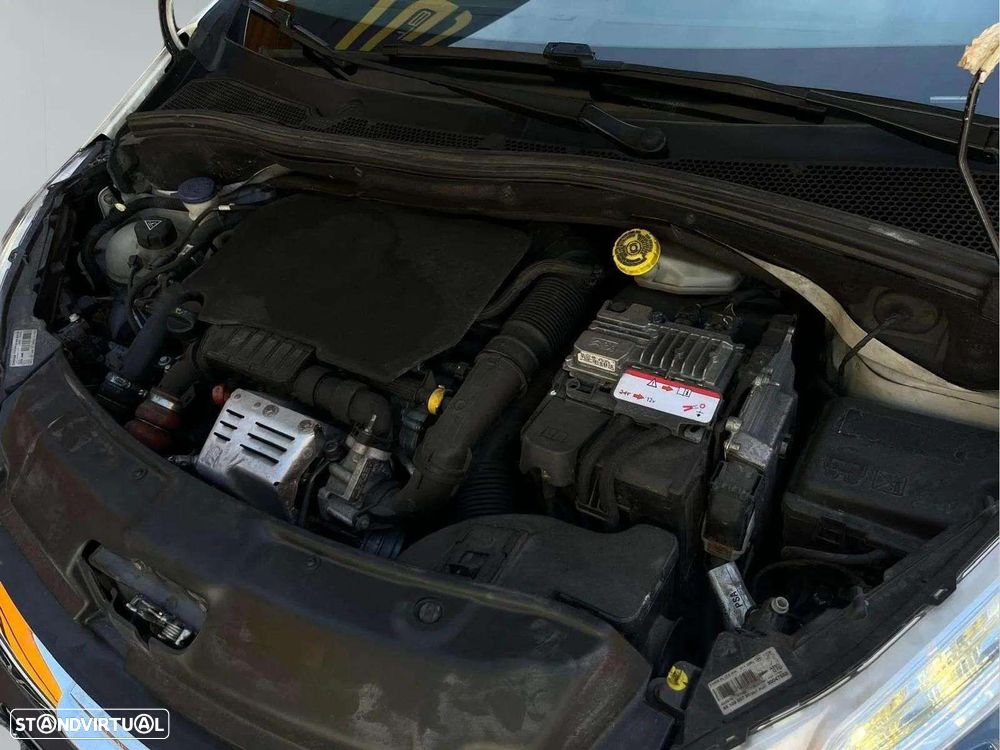 Peugeot 208 - 40