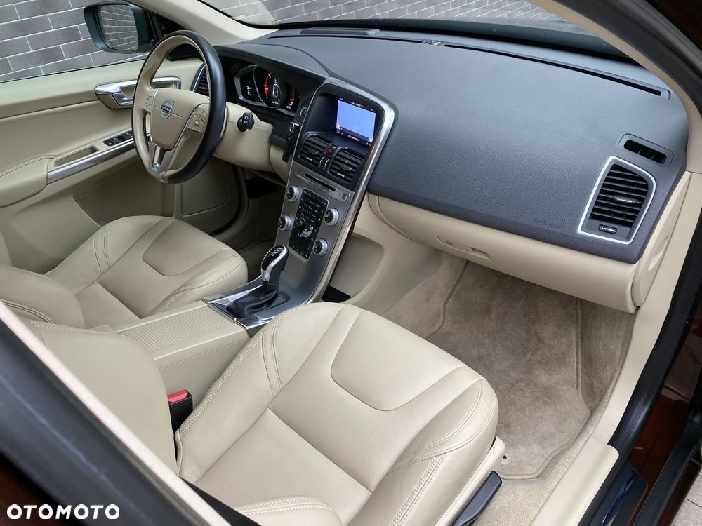 Volvo XC 60 D5 AWD Kinetic - 33