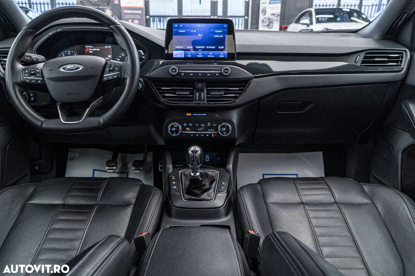 Ford Focus Turnier 1.0 EcoBoost Start-Stopp-System ST-LINE X - 33