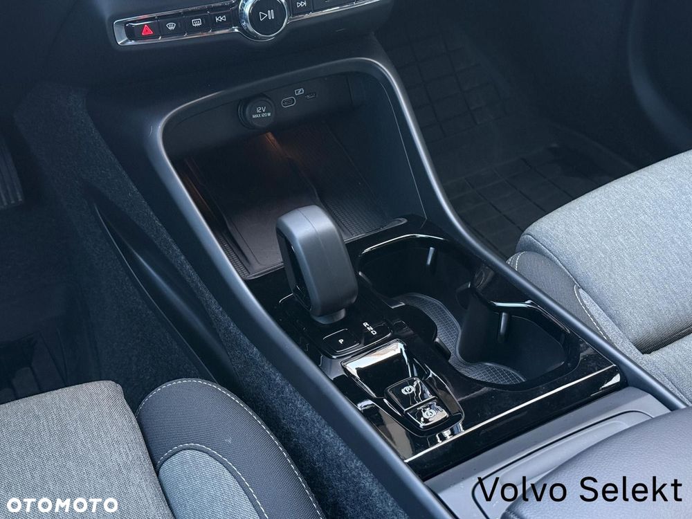 Volvo XC 40 B3 Plus Dark - 18