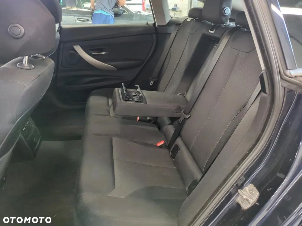 BMW 3GT 320i Advantage - 12