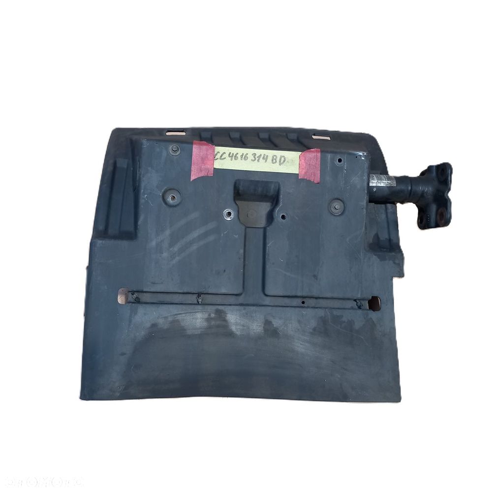 Przednia część tylnego błotnika prawa CC4616314BD Ford OE