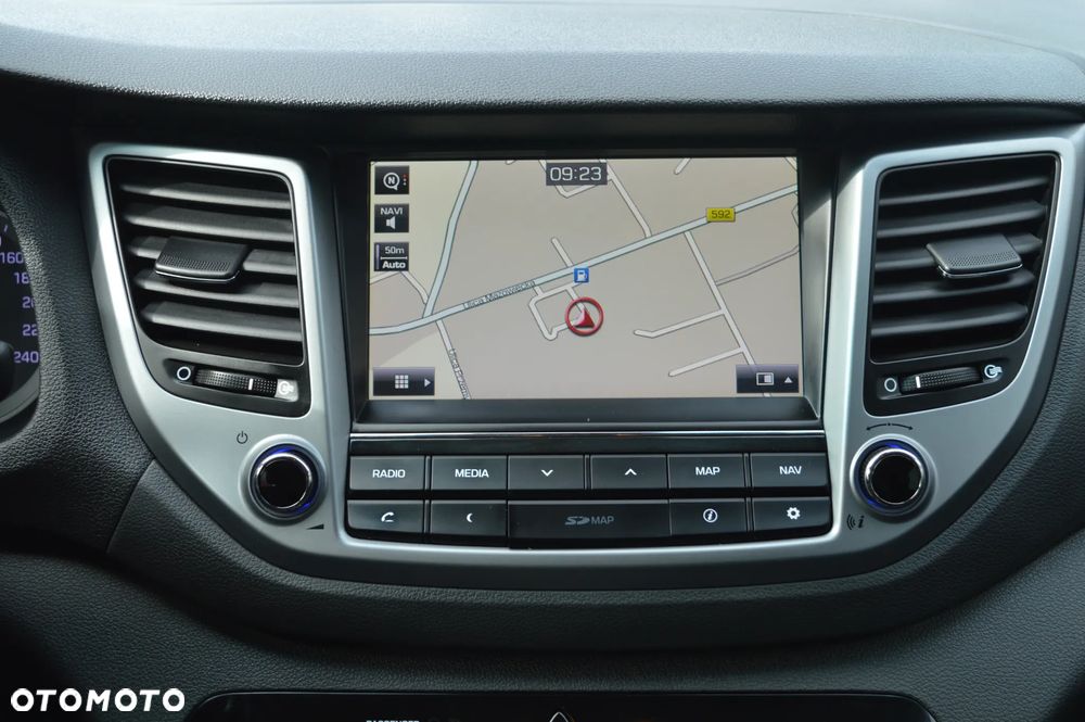 Hyundai Tucson 1.7 CRDI BlueDrive TourdePologne 2WD - 16